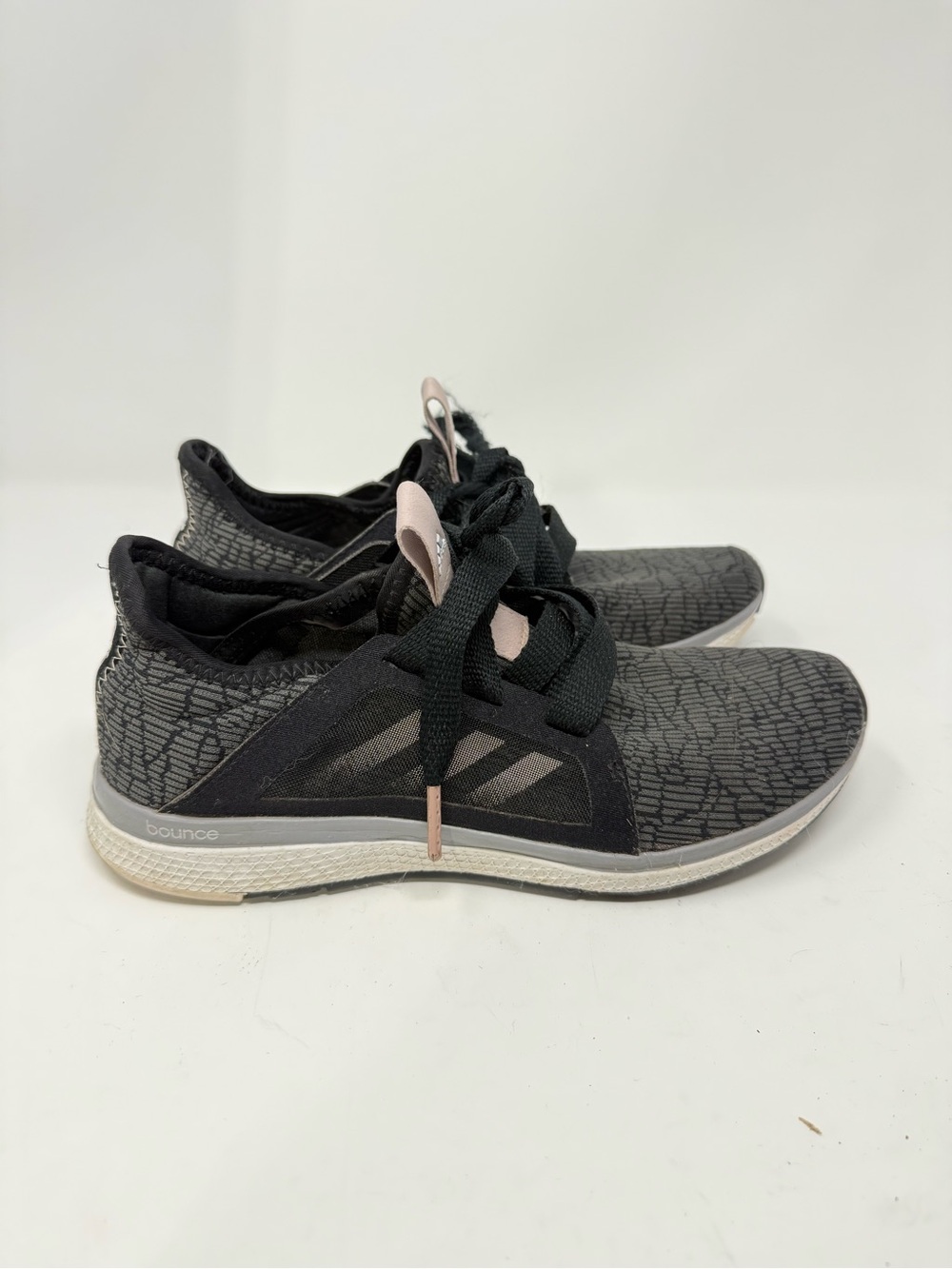 adidas Women’s Black Bounce Sneakers Sz 7 (MDULVW)